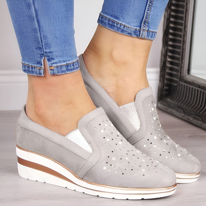 Lisa™ | Orthopädische Loafer mit Keilabsatz und Strasssteinen