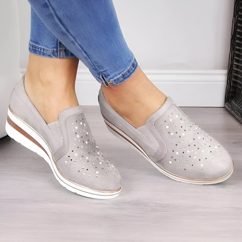 Lisa™ | Orthopädische Loafer mit Keilabsatz und Strasssteinen